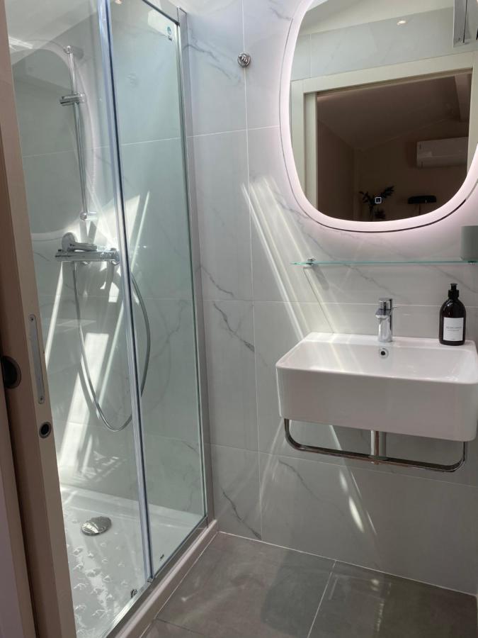 Le Petit Bijou Sete, Quatre Appartements Au Centre Ville, Trois Avec Vue Canal Экстерьер фото