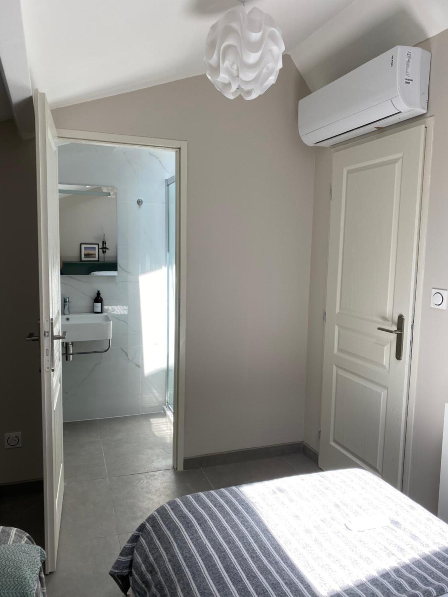 Le Petit Bijou Sete, Quatre Appartements Au Centre Ville, Trois Avec Vue Canal Номер фото